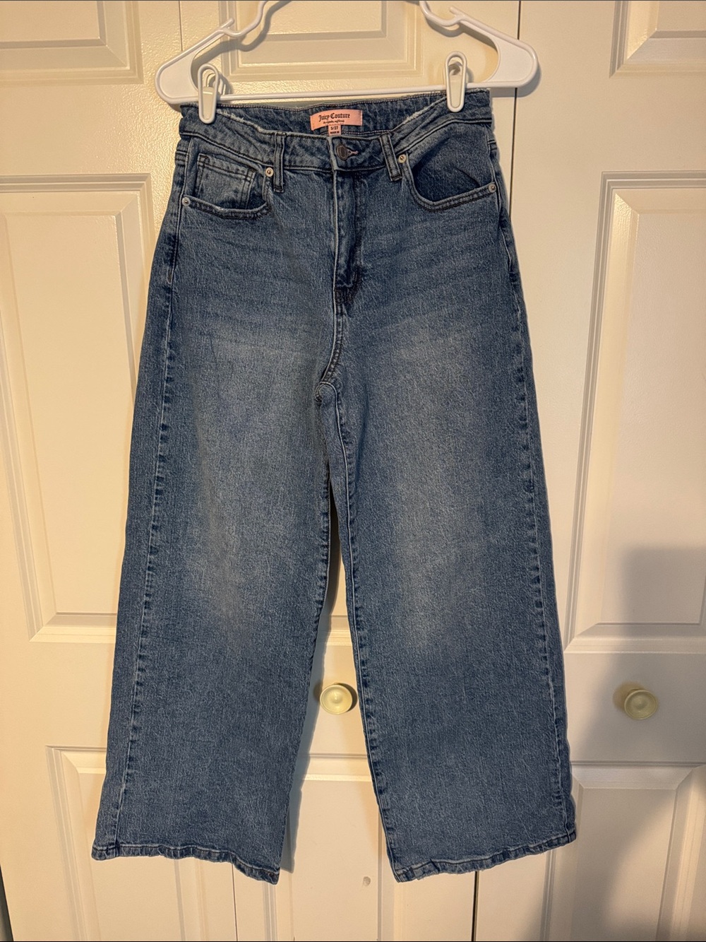 Juicy Couture Classic Blue Wide-Leg Jeans with Heart Pockets, size 5/27